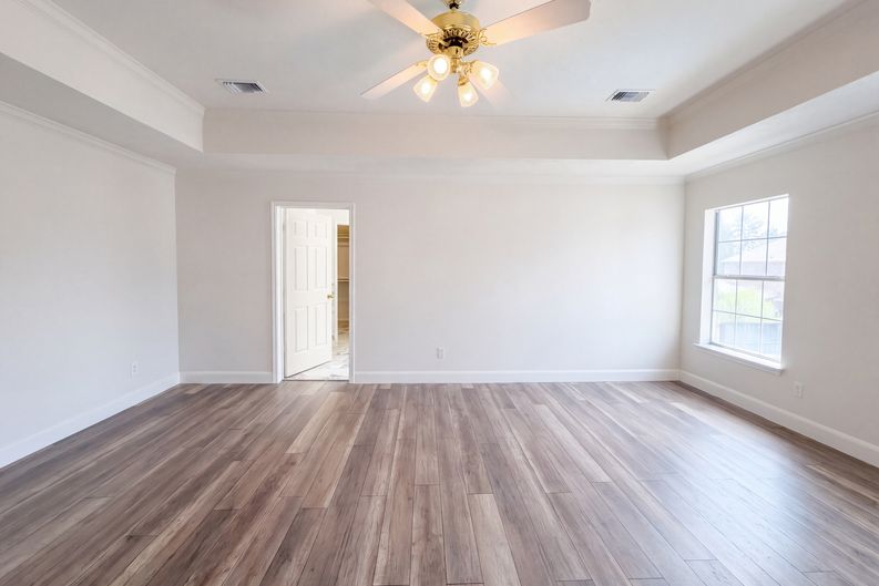 Photo 12 of 26 of 1231 Jeanette Way, Carrollton, TX