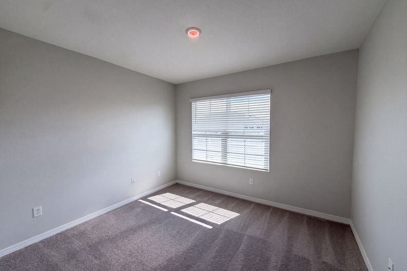 Photo 15 of 25 of 2112 Elio Ridge Dr, Zellwood, FL