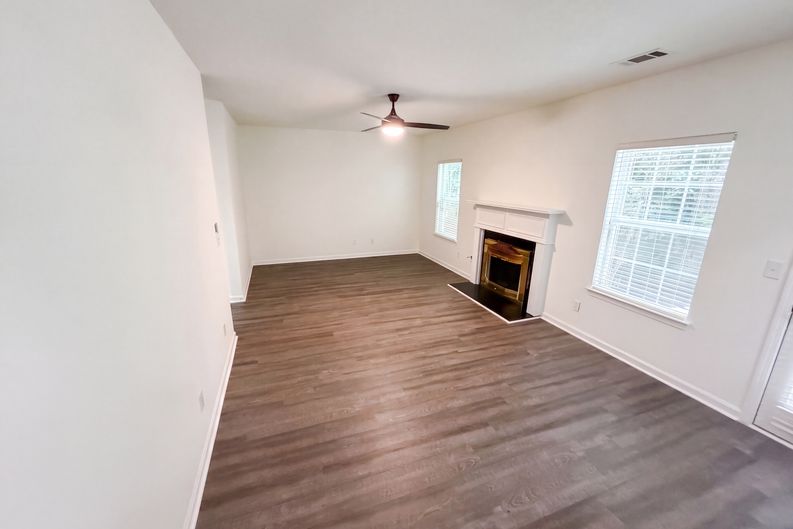 Photo 3 of 20 of 4720 Buffalo St, Fairburn, GA