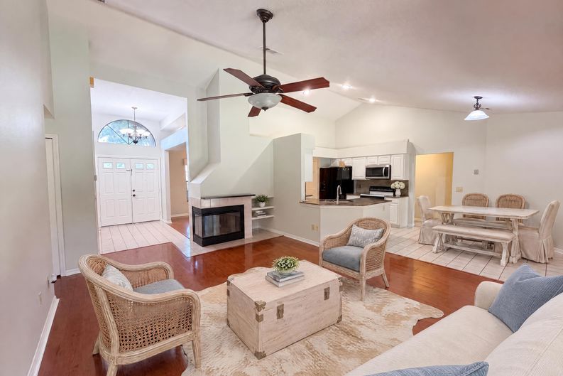 Photo 3 of 19 of 332 Sprucewood Rd, Lake Mary, FL
