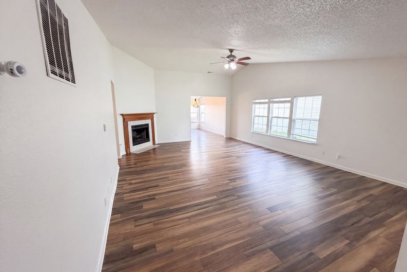 Photo 3 of 24 of 12134 Brushfield Ln, Fishers, IN