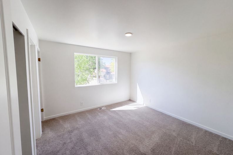 Photo 4 of 24 of 4259 W Stane Ave, West Valley City, UT