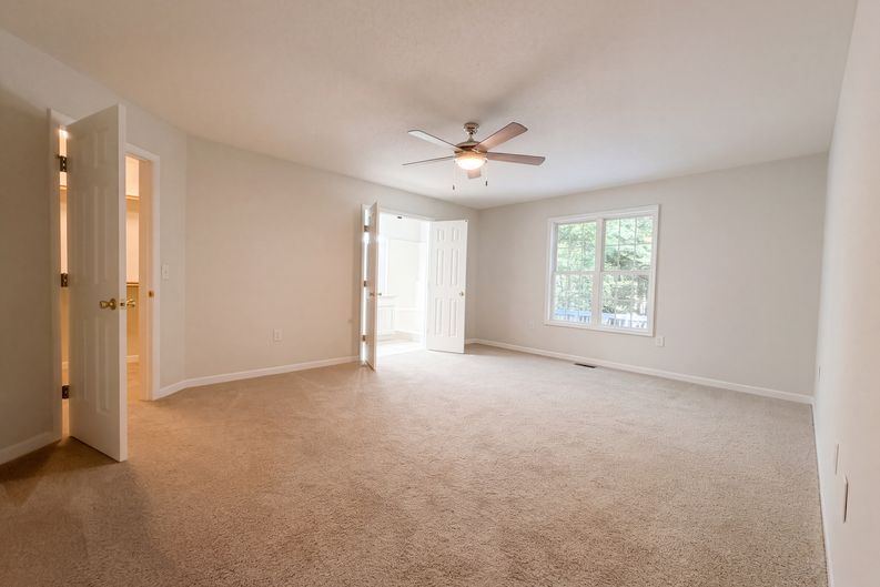 Photo 4 of 17 of 6073 Jones Cir, Sanford, NC