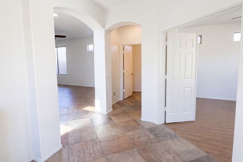 Photo 6 of 40 of 2513 W Florentine Rd, Phoenix, AZ