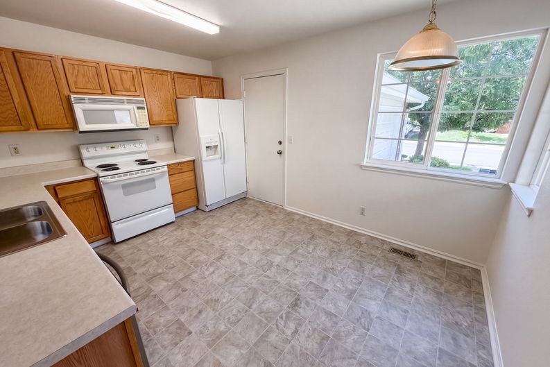 Photo 8 of 29 of 18959 E Linvale Pl, Aurora, CO