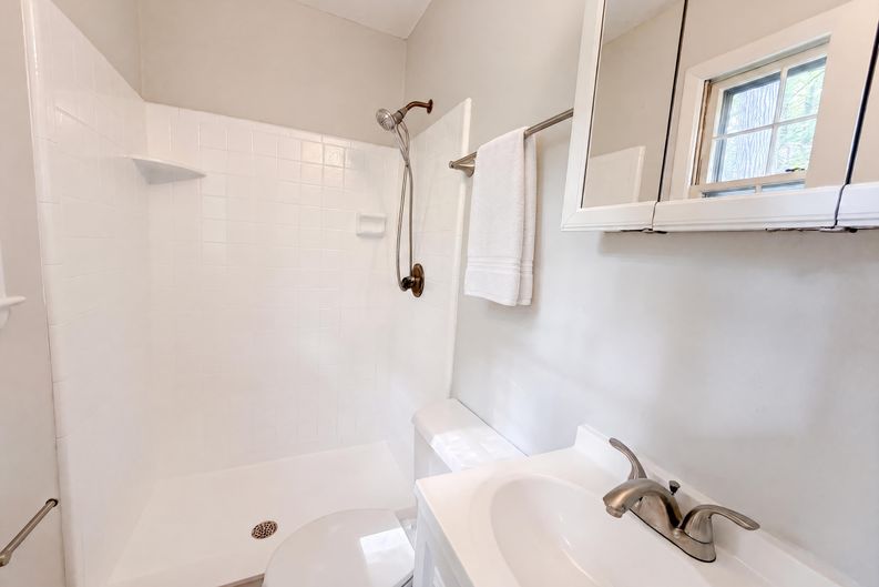 Photo 11 of 22 of 917 Hillview Dr, Cary, NC