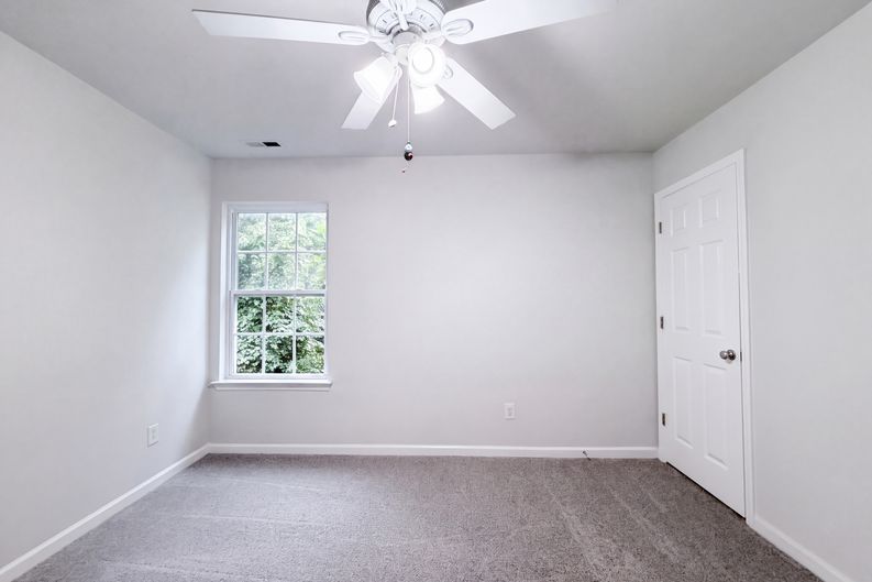 Photo 11 of 18 of 127 Edgington St, Mooresville, NC