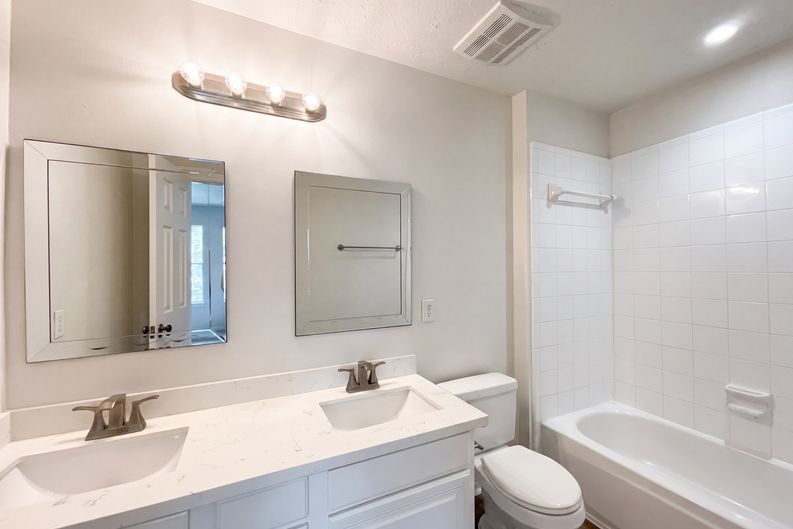Photo 15 of 20 of 7107 Sweet Violet Trl, Humble, TX
