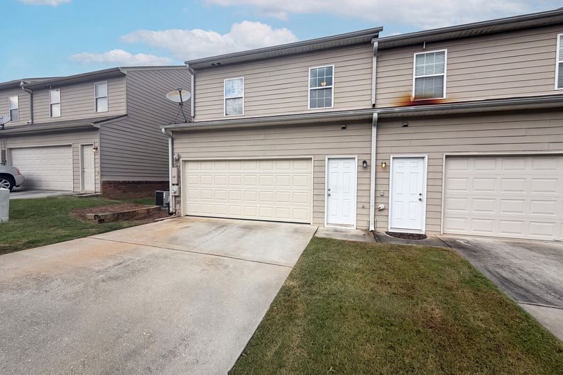 Photo 18 of 20 of 7553 Rutgers Cir, Fairburn, GA