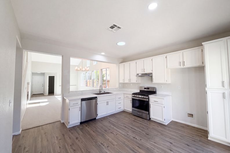 Photo 6 of 45 of 1570 Arcola Ave, Sacramento, CA
