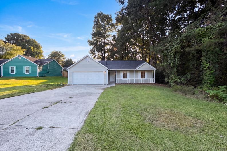 Photo 19 of 22 of 5857 Mistyview Dr, Rex, GA