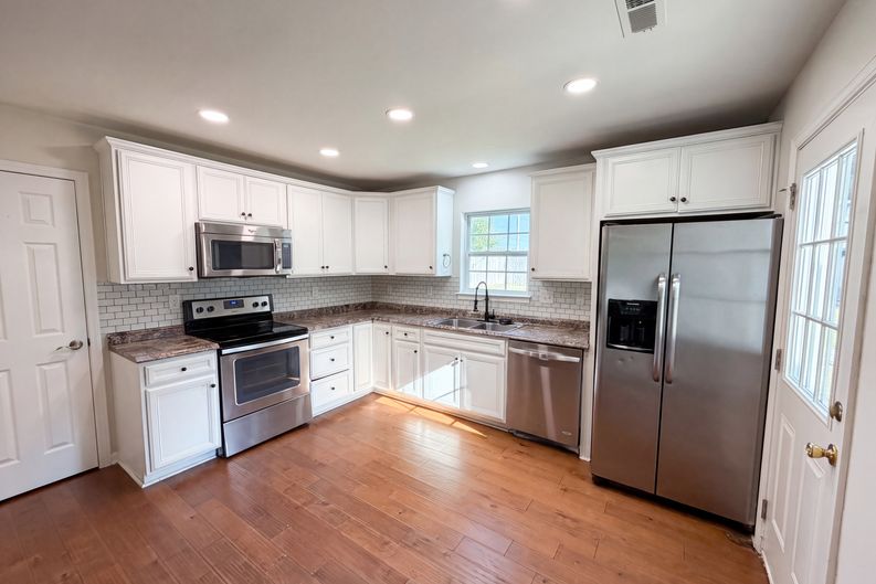 Photo 7 of 17 of 10933 Pointer Ridge Dr, Charlotte, NC