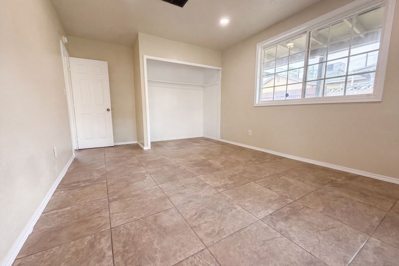 Photo 4 of 26 of 392 Cypress Ave, Colton, CA