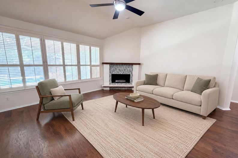 Photo 3 of 24 of 117 Brentwood Dr, Georgetown, TX