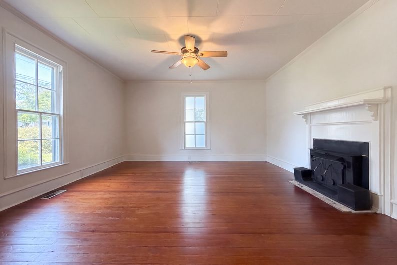 Photo 10 of 26 of 216 E Horne St, Clayton, NC