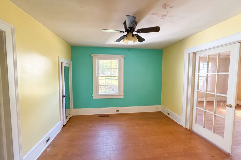 Photo 16 of 29 of 907 S South St, Gastonia, NC