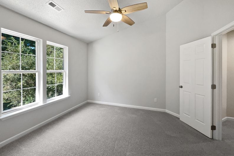 Photo 5 of 24 of 9065 Cinnabay Dr, Charlotte, NC