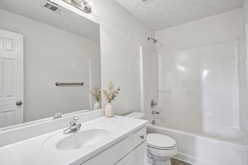 Photo 16 of 28 of 1709 Wyntercreek Ln, Hoschton, GA