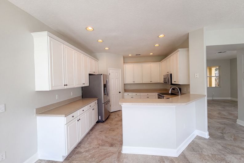 Photo 13 of 40 of 17534 Balmaha Dr, Land O Lakes, FL