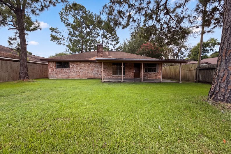 Photo 5 of 17 of 8 Sunnybrook St, Angleton, TX