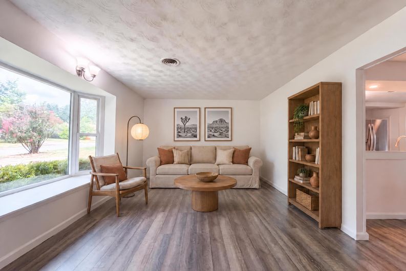 Photo 6 of 20 of 1805 Brookview Dr, Arlington, TX