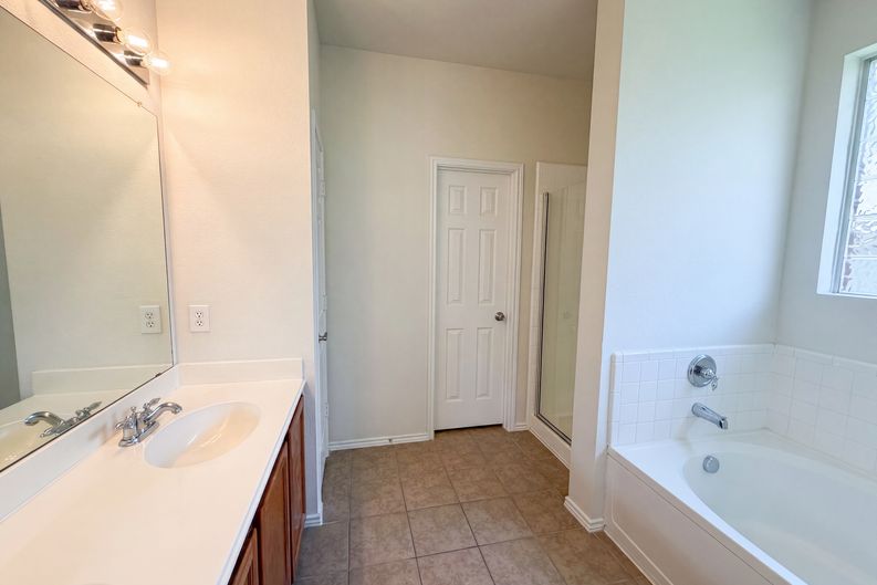 Photo 13 of 19 of 1310 Canyon Creek Rd, Wylie, TX