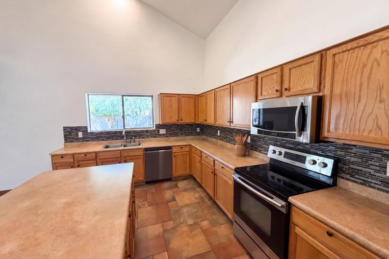Photo 10 of 39 of 7428 S 15th Dr, Phoenix, AZ