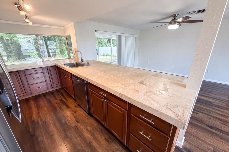 Photo 10 of 28 of 3400 Bainbridge Dr, Holiday, FL