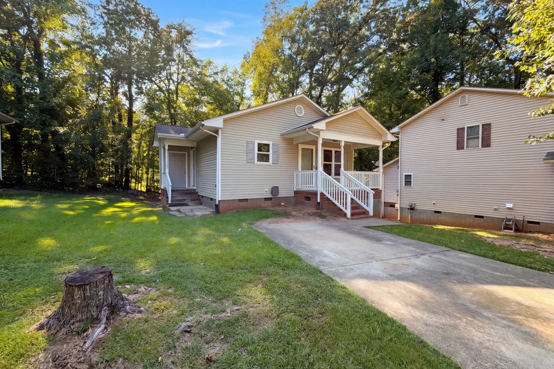 Photo 5 of 16 of 2513 Lindbergh St, Durham, NC