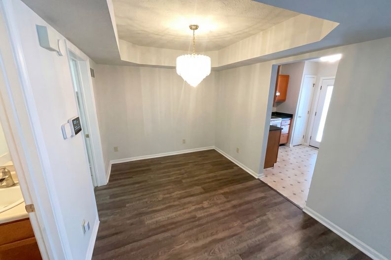 Photo 9 of 24 of 4925 Pembridge Dr, Indianapolis, IN