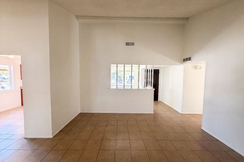 Photo 6 of 27 of 5617 W Hatcher Rd, Glendale, AZ