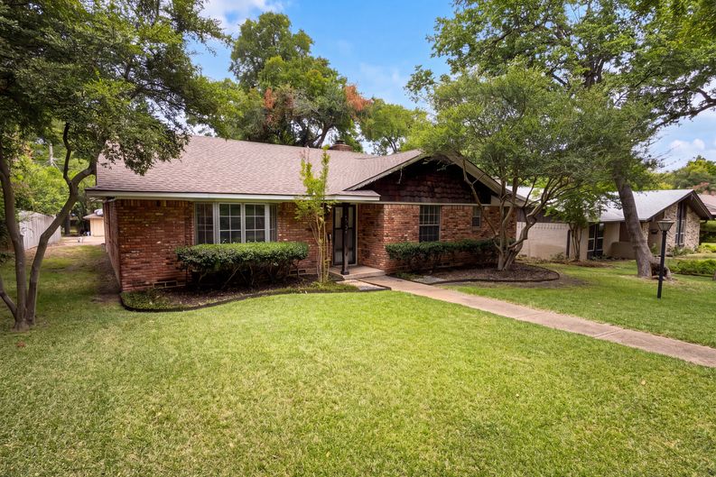 Photo 23 of 24 of 8839 Sweetwater Dr, Dallas, TX
