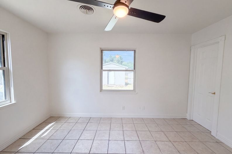 Photo 12 of 16 of 303 Currie Ave, Killeen, TX