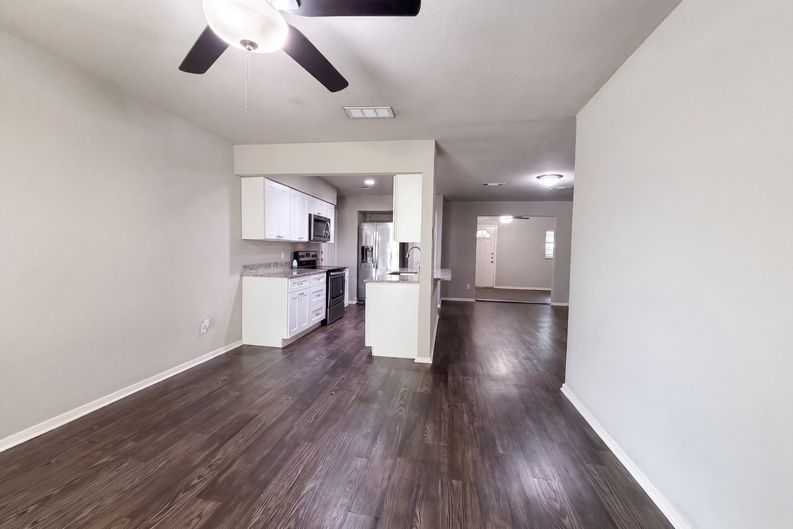 Photo 7 of 20 of 330 E Coral Way, Grand Prairie, TX