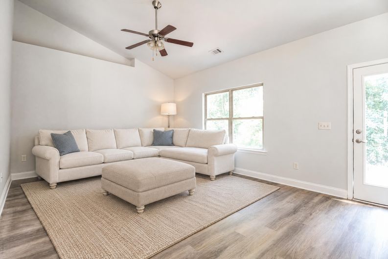 Photo 3 of 16 of 118 Winterwood Ct, Roebuck, SC