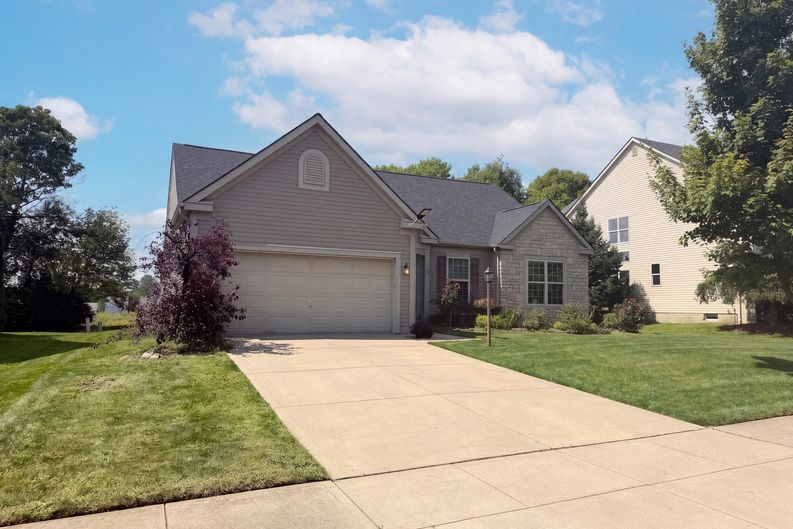 Photo 33 of 38 of 8171 Shady Maple Dr, Canal Winchester, OH
