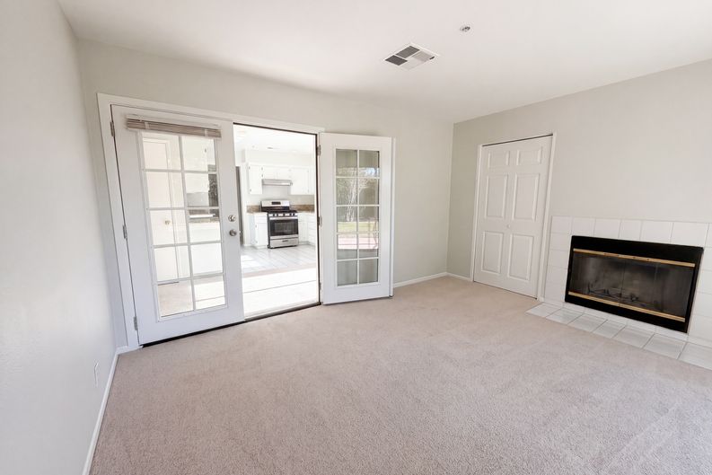 Photo 8 of 23 of 2565 W Fairview Dr, Rialto, CA