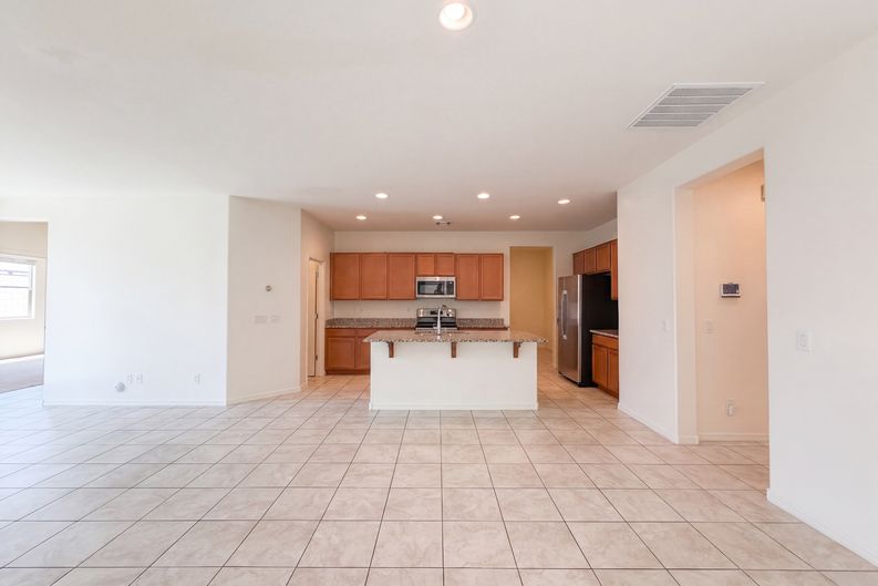 Photo 8 of 35 of 3325 W Dunbar Dr, Phoenix, AZ