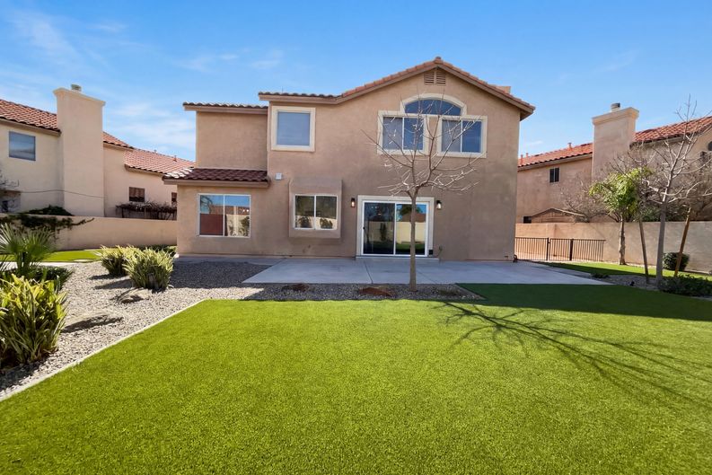 Photo 5 of 26 of 7848 Desert Bell Ave, Las Vegas, NV