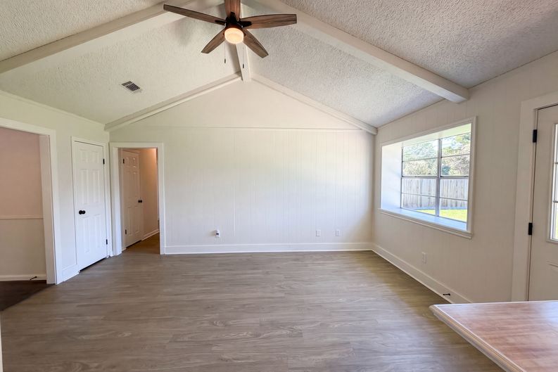 Photo 9 of 18 of 12614 A Bar Dr, Santa Fe, TX