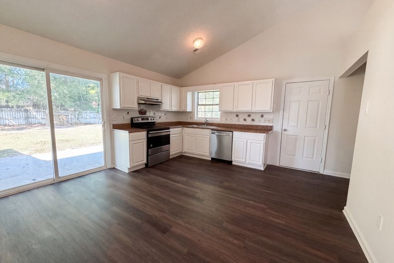 Photo 8 of 28 of 2028 Larson Ln, Goose Creek, SC