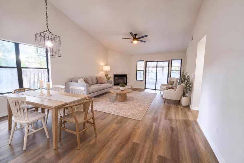 Photo 3 of 23 of 8048 Kilwinning Ln, Jacksonville, FL