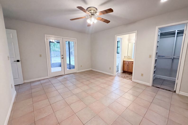 Photo 4 of 17 of 2441 Longwood St, Orange Park, FL