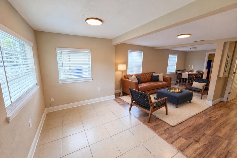 Photo 3 of 23 of 1506 W 16th St, Sanford, FL