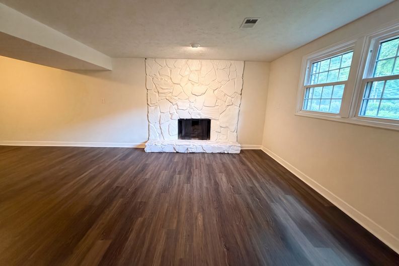 Photo 7 of 24 of 1346 Fairfield Dr SW, Lilburn, GA