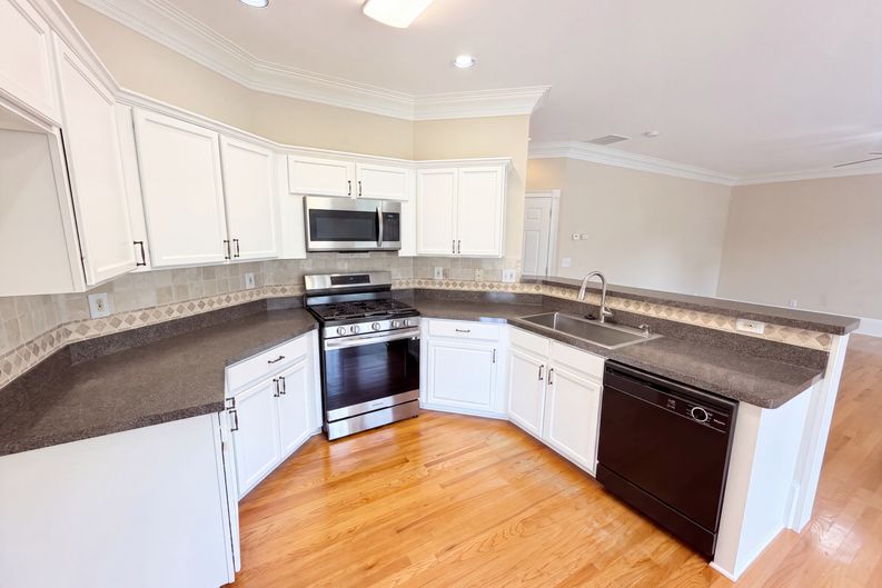 Photo 7 of 21 of 1414 Belfaire Lake Trl, Dacula, GA