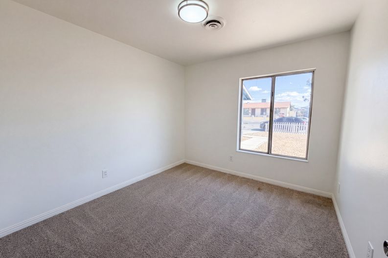 Photo 11 of 44 of 4018 Shady Oak Dr, Las Vegas, NV