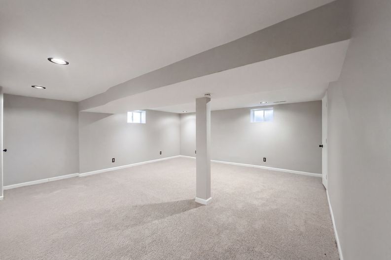 Photo 15 of 21 of 3809 S Drumm Ave, Independence, MO