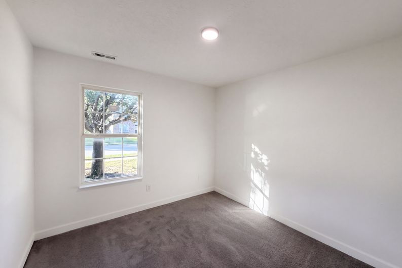 Photo 14 of 20 of 8051 Painted Pony Dr, Indianapolis, IN