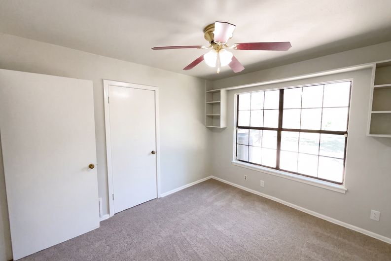Photo 11 of 22 of 222 Colebrook Dr, San Antonio, TX